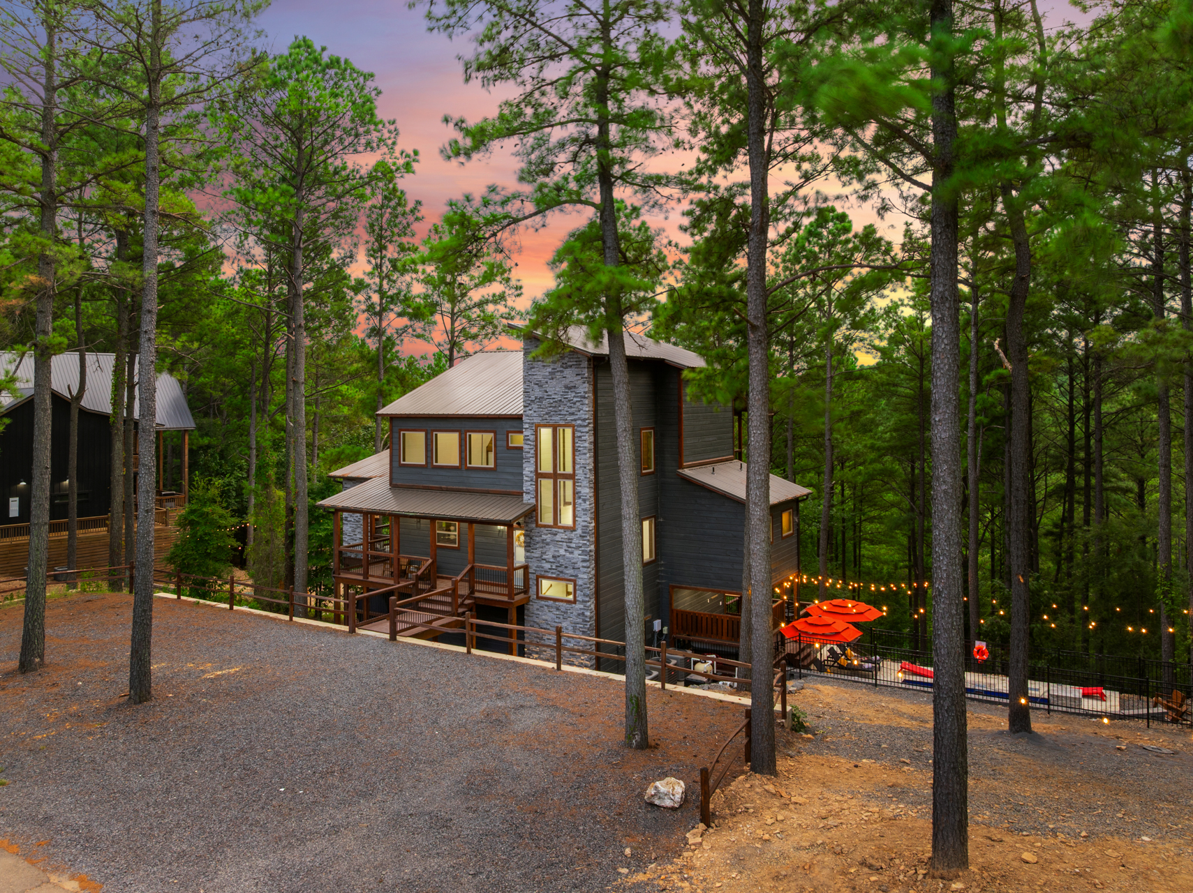 Lazy Lariat — a Yellowwood Atelier-designed cabin in Broken Bow, Oklahoma at dusk